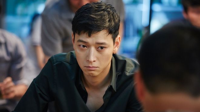 Từ quốc bảo của Hàn Quốc, Kang Dong Won bị lên án vì chính gia thế giàu có của mình