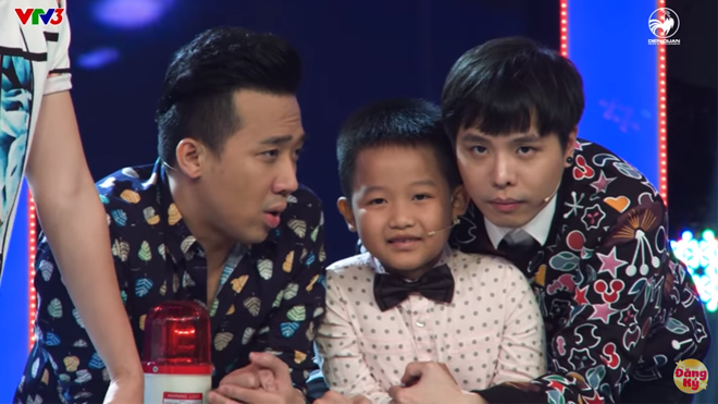 'Thần đồng 7 tuổi' làm toán bằng tiếng Anh nhanh hơn cả máy tính khiến chú Trấn Thành, Ngô Kiến Huy phải 'đứng hình'