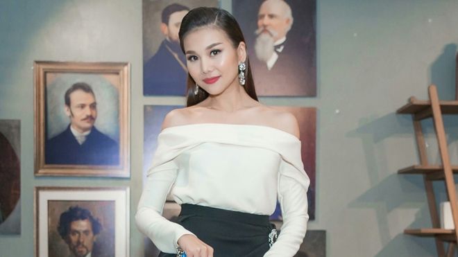 Thanh Hằng hờ hững khoe vai trần, trẻ trung như thiếu nữ 18