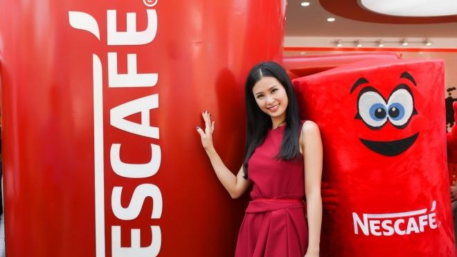 Đông Nhi và sự xuất hiện bất ngờ tại Lễ hội Cà phê