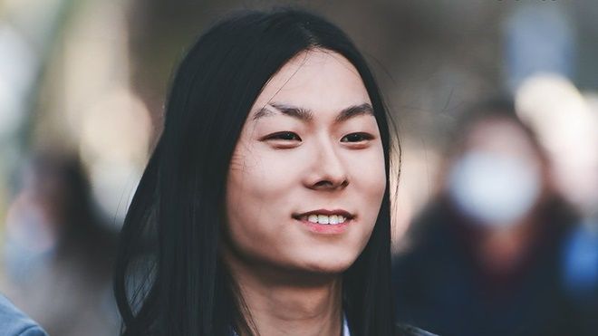 Produce 101 bản nam vừa lên sóng, chàng trai tóc dài thướt tha này đã là quán quân với fan!