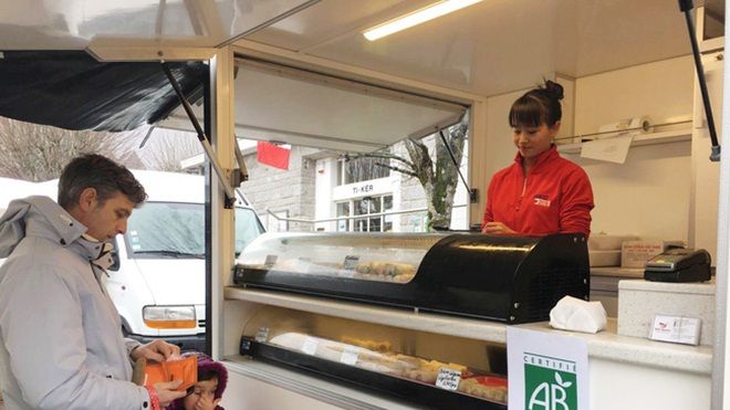 Ý tưởng bán nem, cơm chiên trên xe tải giúp cô gái Việt thắng cuộc thi khởi nghiệp tại Pháp