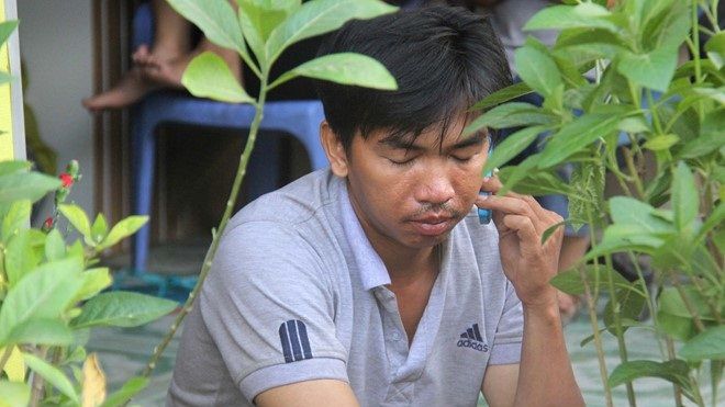 Cháy ở cửa hàng quan tài: Người chồng gào tên vợ, con rồi ngất xỉu