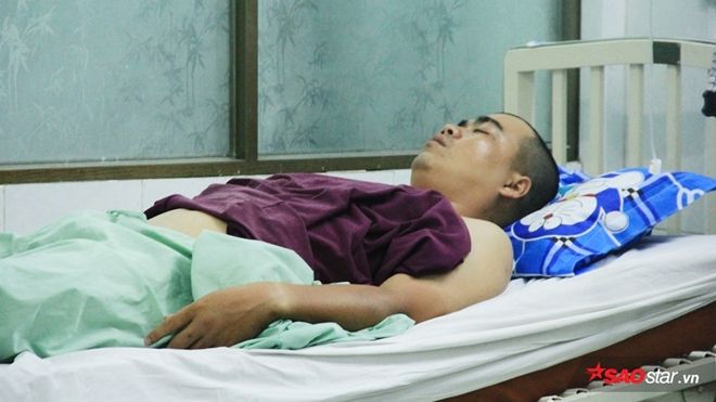 Vụ tài xế Grabbike bị xe ôm truyền thống đâm: 'Hàng chục người lao vào đánh chúng tôi'