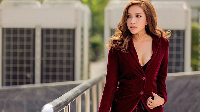 Khả Như khoe vòng một quyến rũ khi xuống phố cực sành điệu