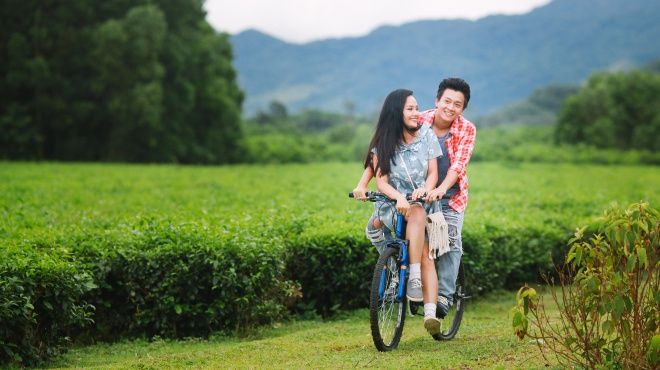 Ngô Kiến Huy tình tứ chở Miu Lê trong loạt ảnh mới nhất của 'Cô gái đến từ hôm qua'