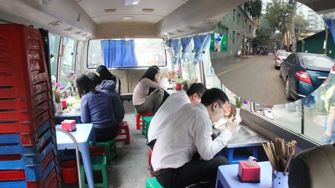 Quán bún chả trong xe khách độc lạ ở Hà Nội đã bị giải tỏa