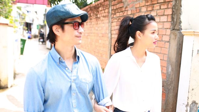 Dustin Nguyễn - Bebe Phạm giản dị, tay trong tay đi từ thiện