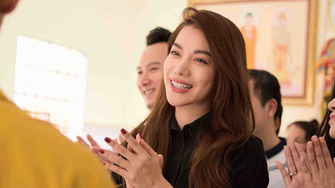 Trương Ngọc Ánh giản dị đi xây cầu cho người dân Tiền Giang