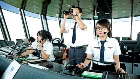 Hai kiểm soát viên bị phạt hành chính do lỗi gián đoạn điều hành bay