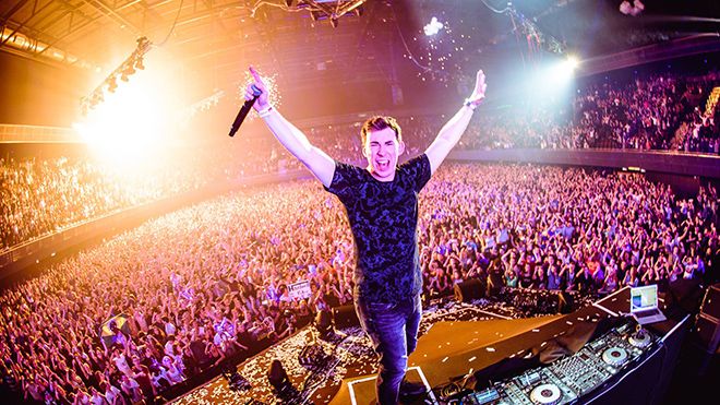 DJ Top 3 thế giới Hardwell phá lệ biểu diễn hơn 120 phút tặng fan Việt