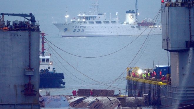 Phà Sewol 'trở về' sau 3 năm nằm dưới đáy biển
