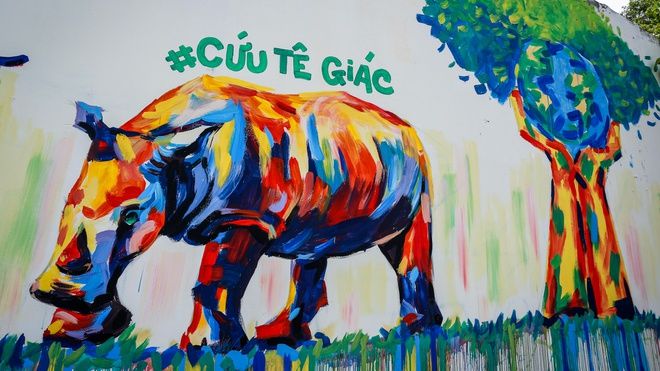Tranh vẽ tê giác trên đường phố trung tâm Sài Gòn