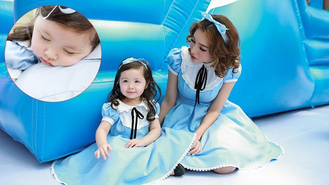 Khoảnh khắc đáng yêu của Cadie Mộc Trà bên mẹ Elly Trần trong sự kiện