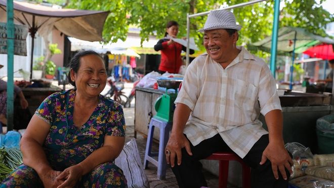 Cụ ông tự lấy đất mở chợ cho người bán hàng rong ở Sài Gòn