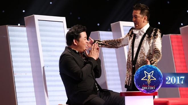 Đàm Vĩnh Hưng 'ăn hiếp' Quang Lê tại hậu trường Thần tượng Bolero