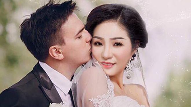 Danh hài Thúy Nga hạnh phúc khoe ảnh cưới lần 2