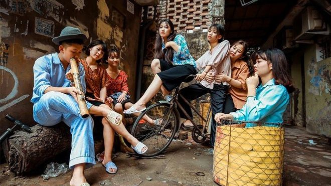 Bộ ảnh kỷ yếu 'chợ búa' của học sinh Hà Nội