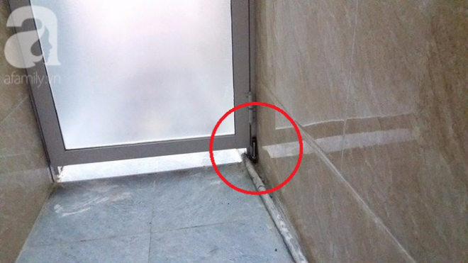 Hà Nội: Khách hàng tá hỏa khi phát hiện camera quay lén đặt trong nhà vệ sinh của quán cà phê