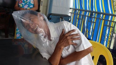 Trùm nilông ngủ vì ô nhiễm nhà máy giấy