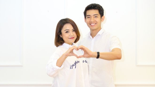 Thái Trinh tình tứ dạy Quang Đăng đánh guitar, cùng nhau cover 'Hai chúng ta'