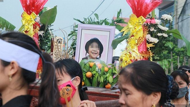 Dòng người tiễn biệt, đưa bé gái bị sát hại ở Nhật về với đất mẹ
