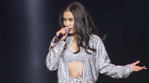 Hoàng Thùy Linh lần đầu lên tiếng về sự cố trang phục biểu diễn trong đêm nhạc Kpop