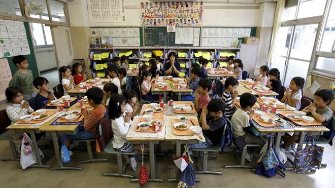 Có gì trong bữa ăn của trẻ em Nhật Bản được coi là chuẩn mực để thế giới học tập?