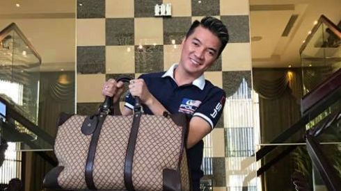 Đàm Vĩnh Hưng rao bán loạt túi xách hàng hiệu