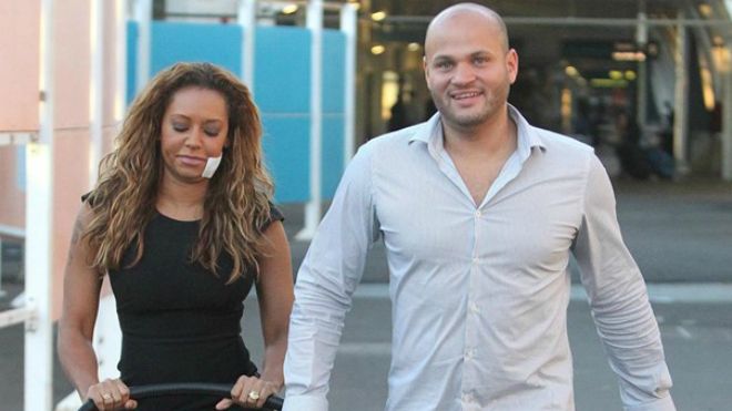 Mel B tố cáo bị chồng ép quan hệ tập thể và hành hung