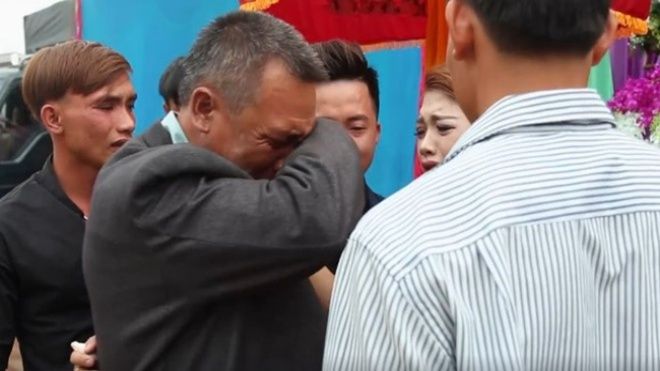 Cô dâu trong clip cha lau nước mắt tiễn con về nhà chồng: 'Cha và mẹ đã khóc suốt đoạn đường về'