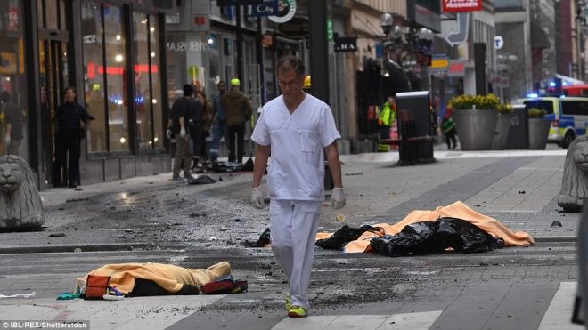 Thụy Điển: Khủng bố bằng xe tải, thủ đô Stockholm đầy tang thương