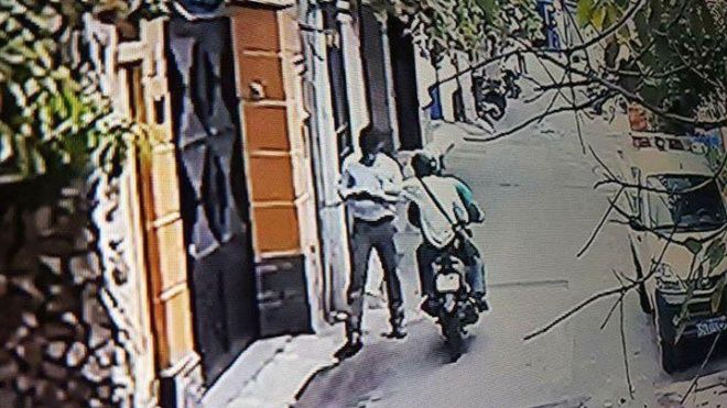 Tranh cãi hình ảnh người đàn ông 'nguỵ trang' Grabbike để thực hiện hành vi cướp giật?