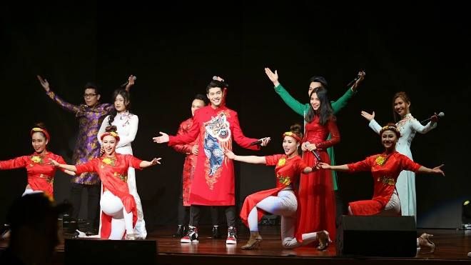 Clip: Noo Phước Thịnh cùng học trò 'bùng nổ' tại sân khấu Influence Asia 2017