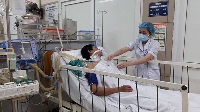 Hiểm họa methanol chưa dứt, lại thêm 2 người ở Hà Nội nguy kịch sau khi uống rượu