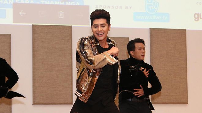 Noo Phước Thịnh vỡ òa hạnh phúc trong buổi fan meeting đầu tiên ở Singapore