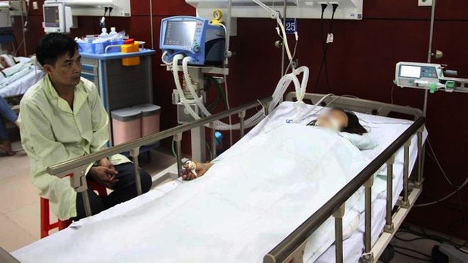 Bé gái bị bố truy sát ở Bắc Ninh: 'Mẹ đã cố che chắn cho hai chị em sau khi bị bố đâm'