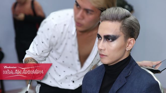 S.T mất 1 tiếng để hoá trang thành thế lực đen tối trong đêm nhạc Symphony - Remix New Generation