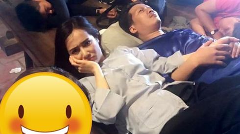 Kể cả trong khi ngủ, Trường Giang cũng không muốn rời Nhã Phương nửa bước