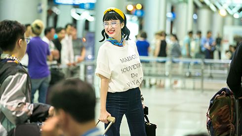 Angela Phương Trinh diện trang phục khỏe khoắn, nổi bần bật ở sân bay 