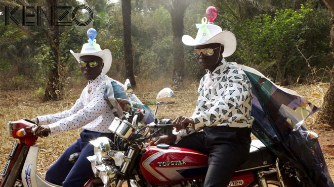 Đâu thua kém Gucci, người mẫu Kenzo cũng 'cưỡi' xe cub, motor 'chất đừng hỏi'