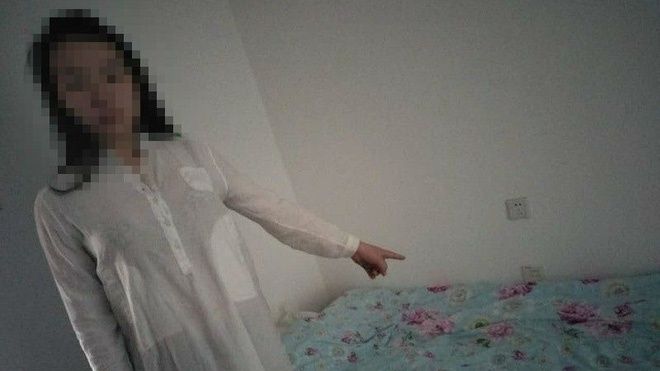 Mở cửa sổ chui vào nhà đàn ông lạ, cô gái trẻ tắm xong thản nhiên lên giường ngủ