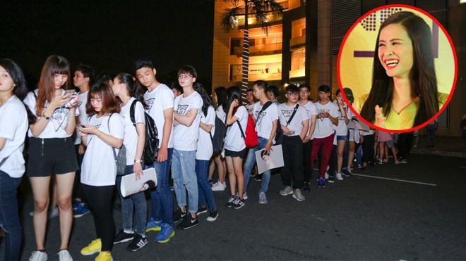 Fan xếp hàng dài và chờ 4 giờ đồng hồ để gặp gỡ Đông Nhi