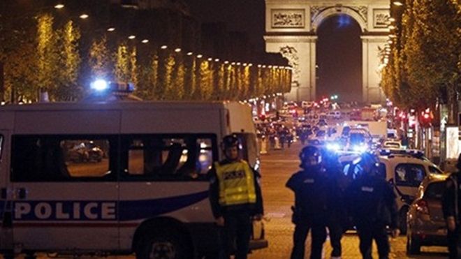 Pháp: Tấn công khủng bố ở Paris, 1 sĩ quan cảnh sát thiệt mạng