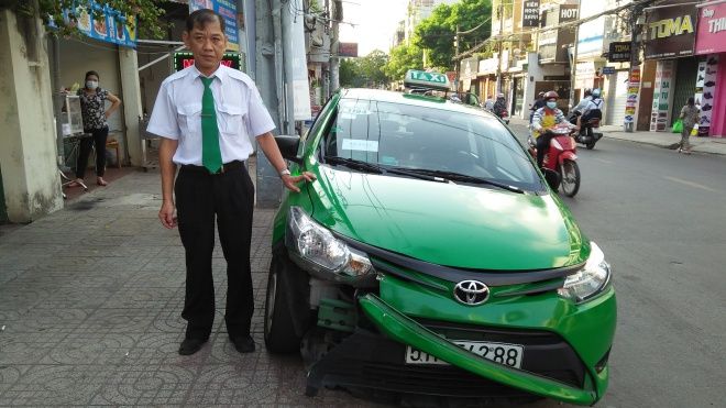 Tài xế taxi Mai Linh kể lại giây phút lao xe vào tên cướp, giải oan cho người phụ nữ bị giật túi xách