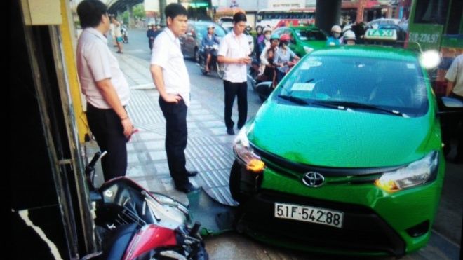 'Nếu tài xế tông chết tên cướp có thể phải đi tù'