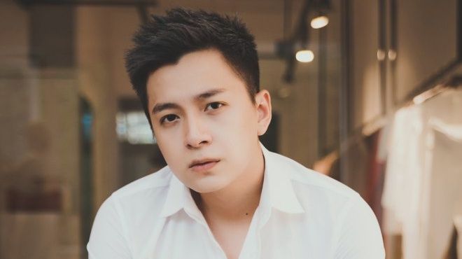 Ngô Kiến Huy Livestream hướng dẫn fan du lịch 30/4, 1/5 'ngon, bổ, rẻ'