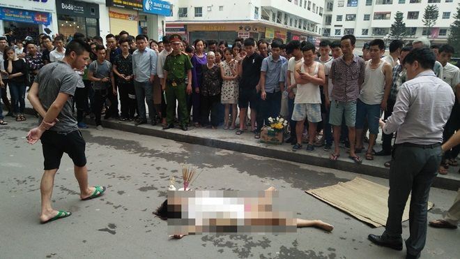 Rơi từ chung cư xuống đất một phụ nữ tử vong, nghi chết trước đó
