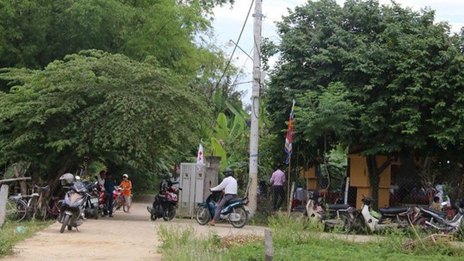 Mẹ chồng cầm dao rượt con dâu trước khi bị xô ngã chết