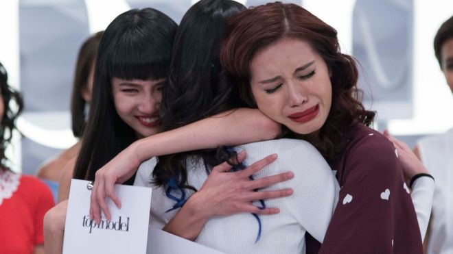 AsNTM #4: Tranh cãi kịch liệt và bất ngờ đạt ví trí cao nhất, Minh Tú vẫn phải khóc nức nở vào phút cuối